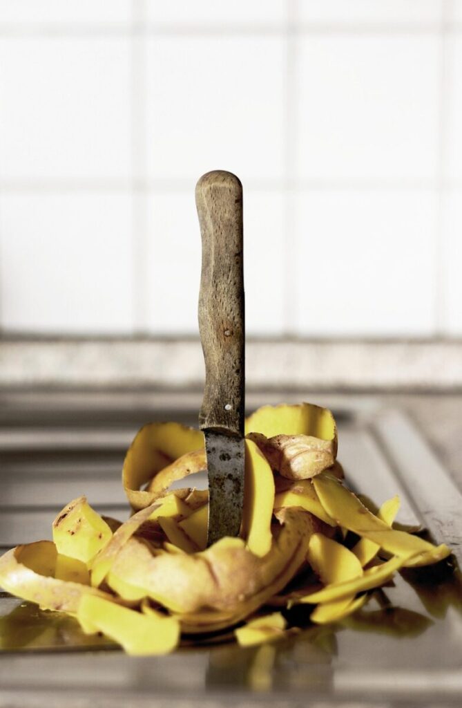 knife, potato peeler cutter, kitchenknife, potato peels, peel, waste, kitchen work, cook, food, kitchen, shell, raw, meal, garbage, kitchen waste, household, old, rusted, kitchen, kitchen waste, kitchen waste, kitchen waste, kitchen waste, kitchen waste